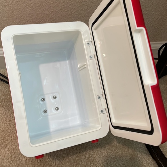 Frigidaire Red Mini - Picture 2 of 4